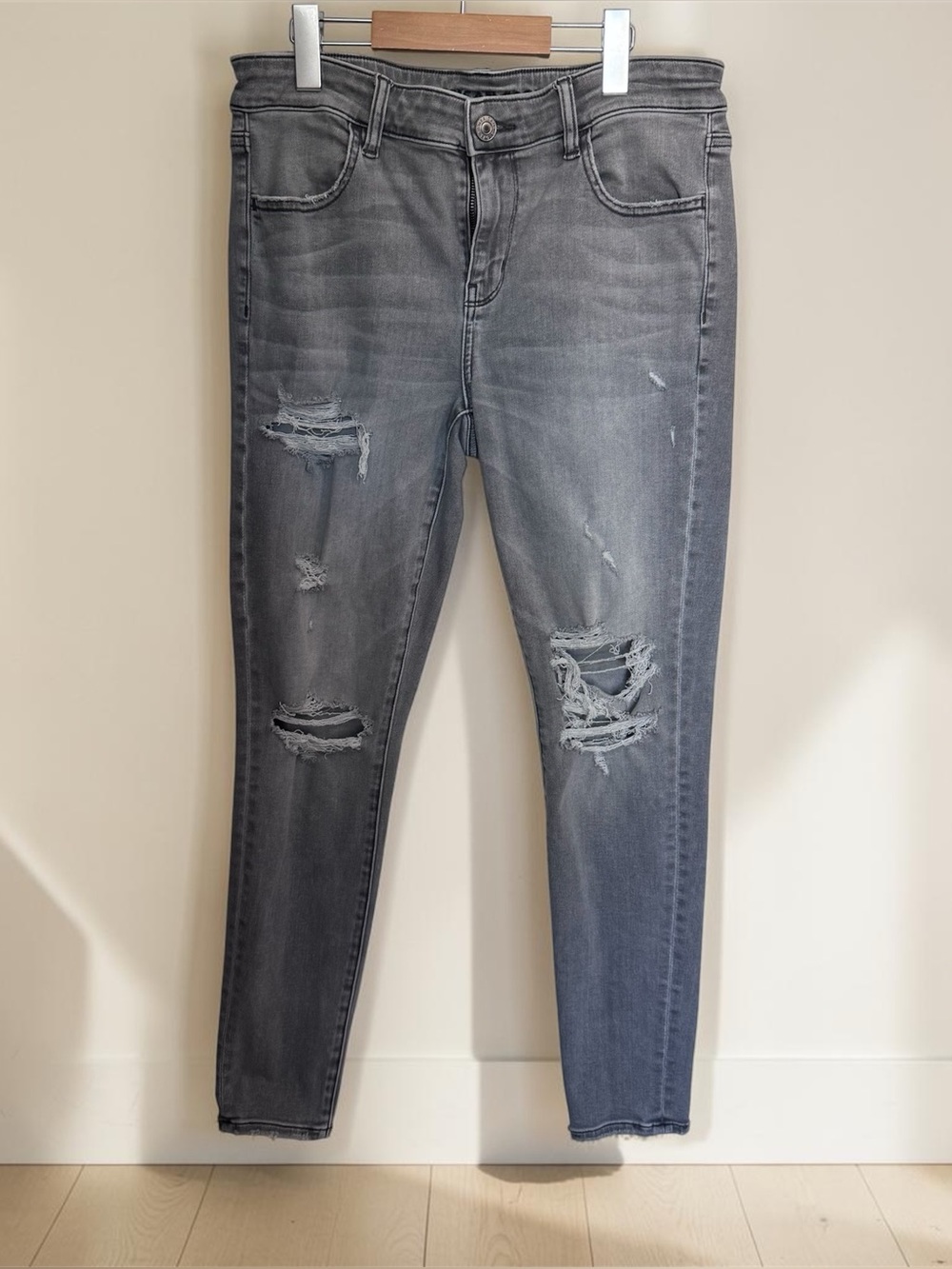 American Eagle Next Level Stretch Gray Distressed Jeggings Size 10 Regular
